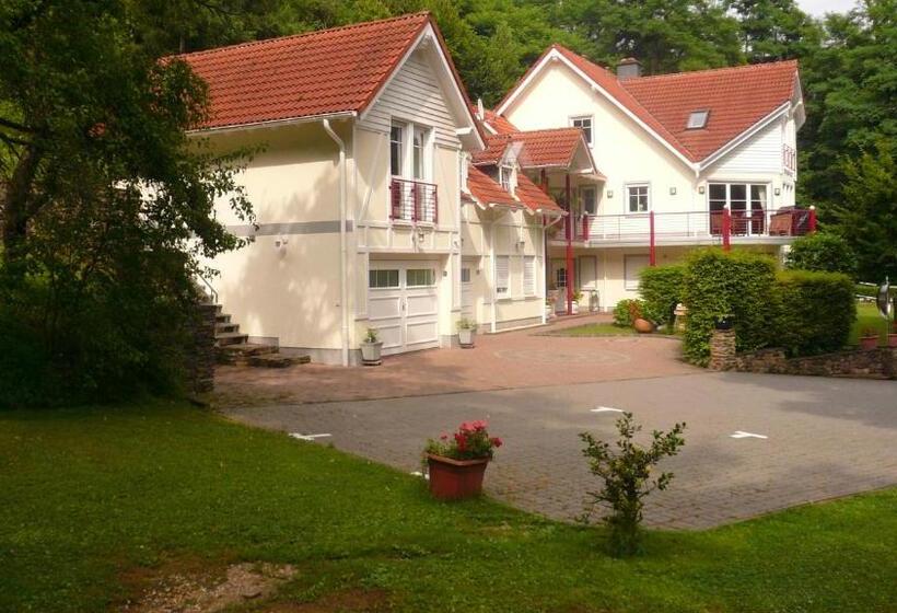 Полулюкс, Waldhotel Forsthaus Remstecken