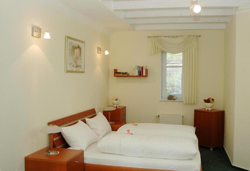 Полулюкс, Waldhotel Forsthaus Remstecken