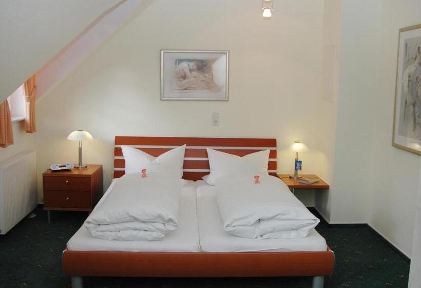 Полулюкс, Waldhotel Forsthaus Remstecken