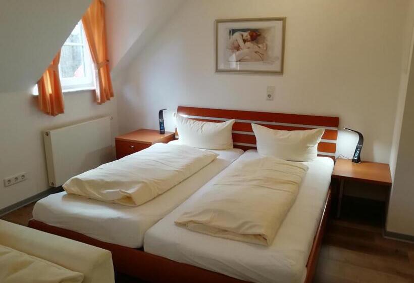 Полулюкс, Waldhotel Forsthaus Remstecken