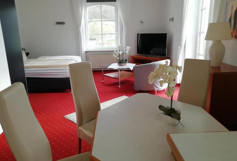 家庭套房, Waldhotel Forsthaus Remstecken