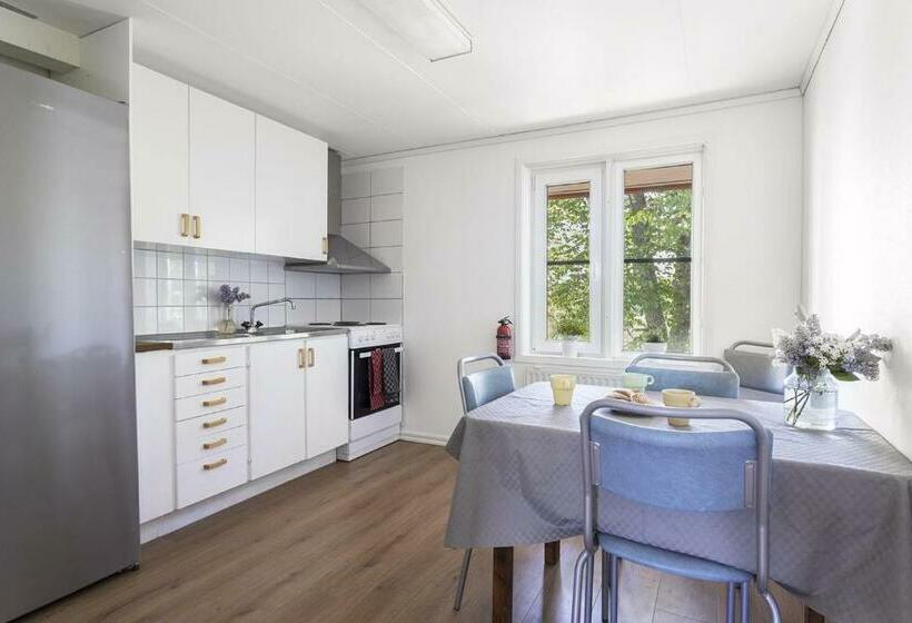 غرفة عائلية, Villa Högby