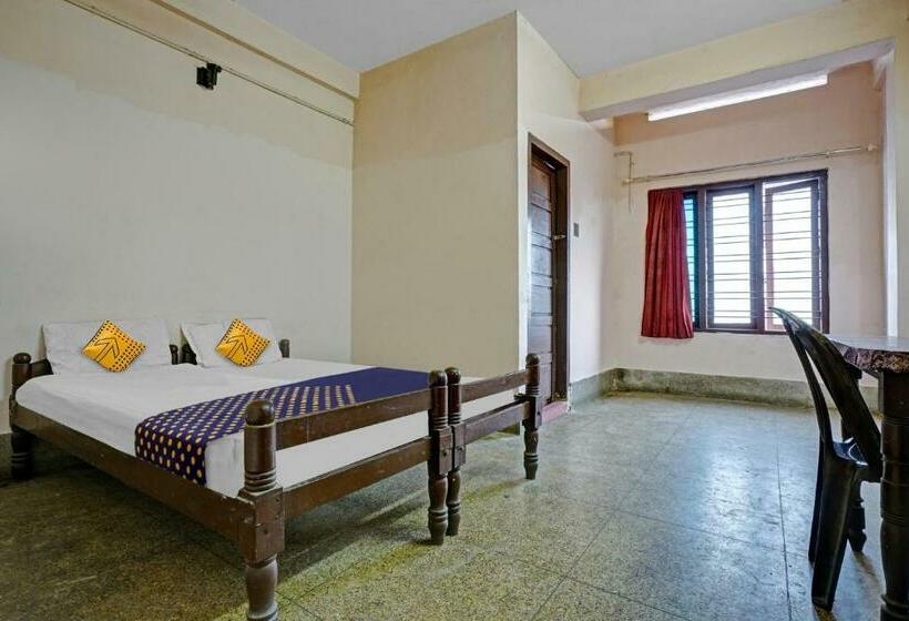 トリプルクラシックルーム, Spot On Padinjarekara Tourist Home