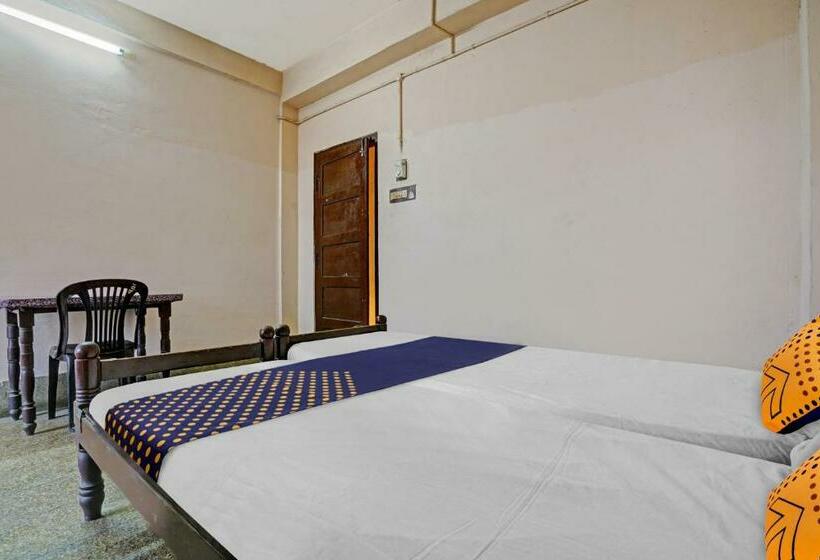 トリプルクラシックルーム, Spot On Padinjarekara Tourist Home