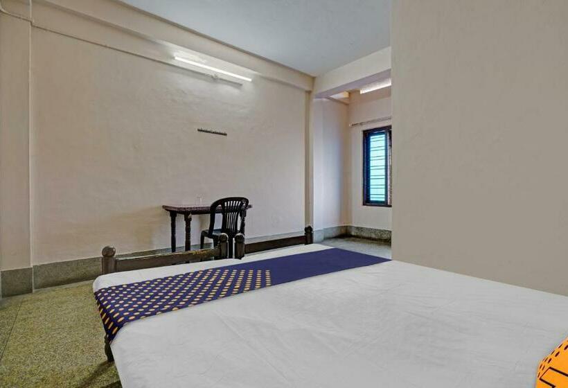 トリプルクラシックルーム, Spot On Padinjarekara Tourist Home