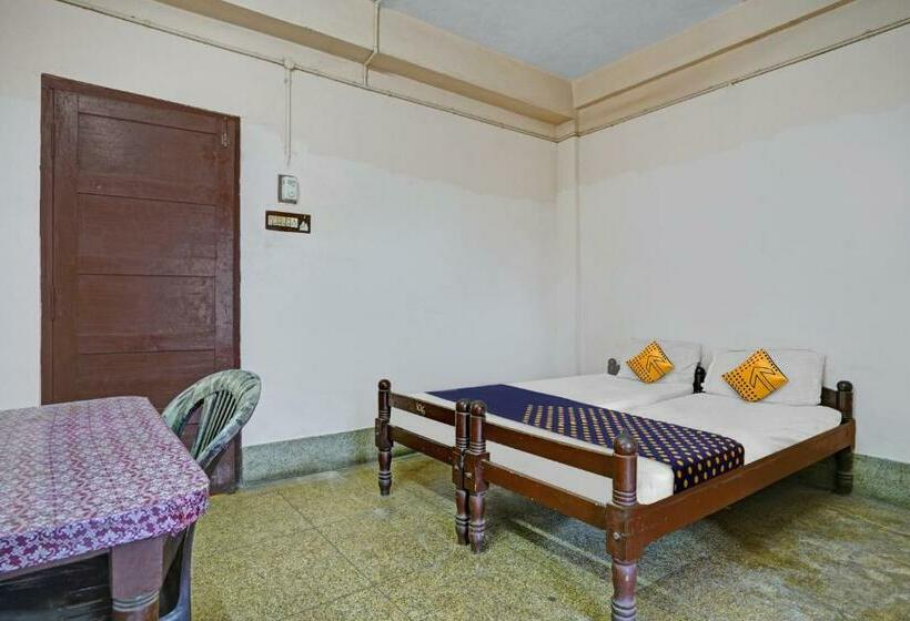 トリプルクラシックルーム, Spot On Padinjarekara Tourist Home