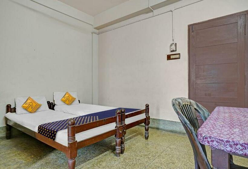 トリプルクラシックルーム, Spot On Padinjarekara Tourist Home