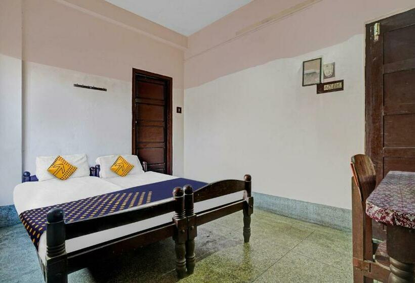 トリプルクラシックルーム, Spot On Padinjarekara Tourist Home