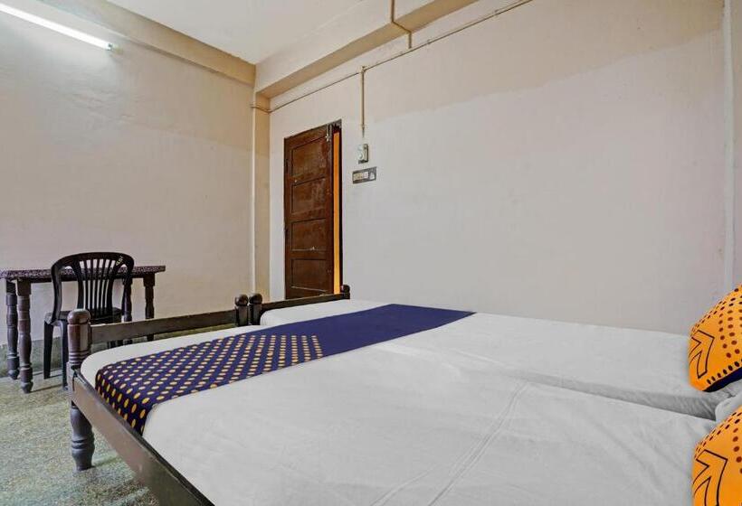 トリプルクラシックルーム, Spot On Padinjarekara Tourist Home