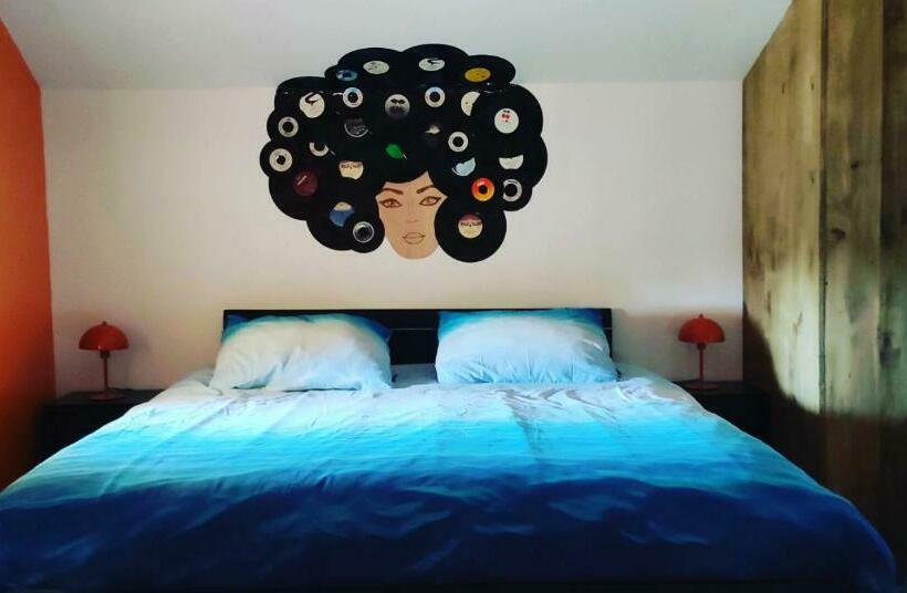 جناح عائلي, Philadelphia