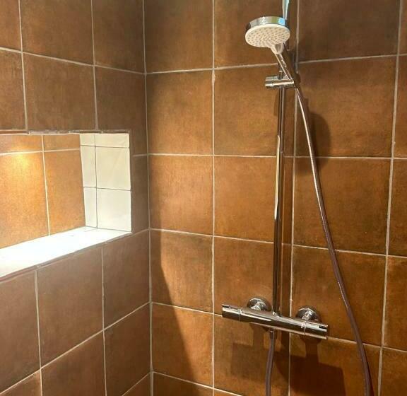 جناح عائلي, Philadelphia