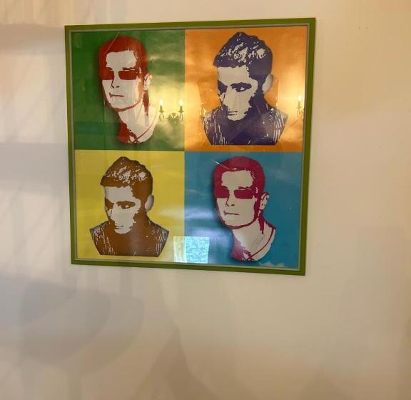 جناح عائلي, Philadelphia