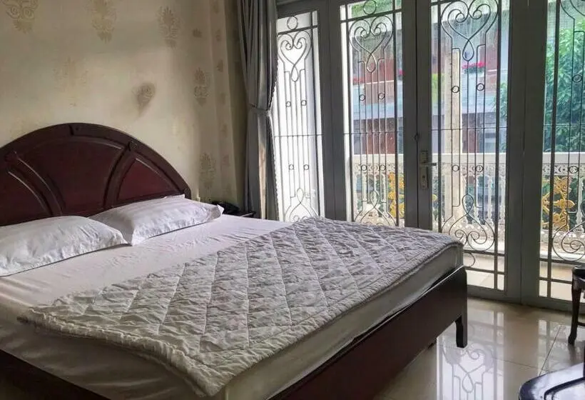 اتاق استاندارد یک تخته با بالکن, Khách Sạn Hồng Tâm