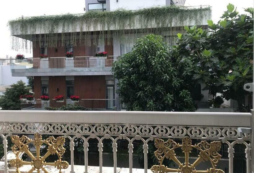 اتاق استاندارد یک تخته با بالکن, Khách Sạn Hồng Tâm