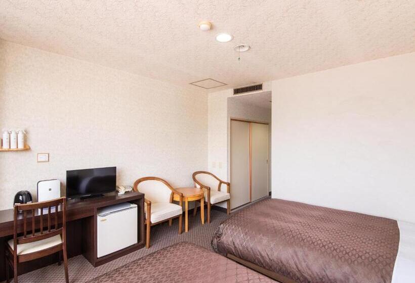 غرفة قياسية, Primrose Saito