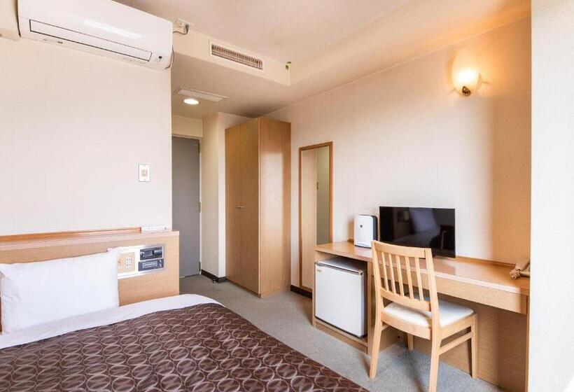 غرفة قياسية فردية, Primrose Saito