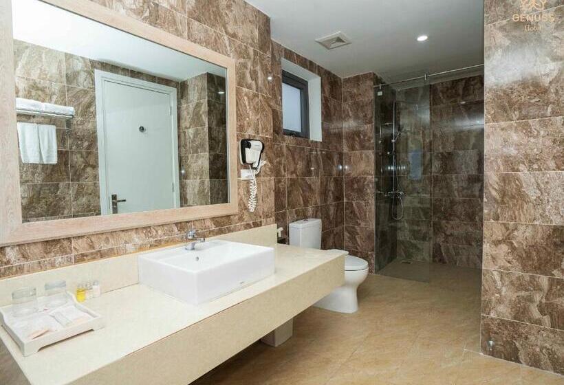 سوییت جونیور با بالکن, Khách Sạn Century Tam đảo