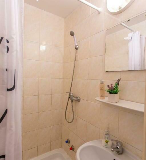 דירת חדר בקומת קרקע, Pd Hostel