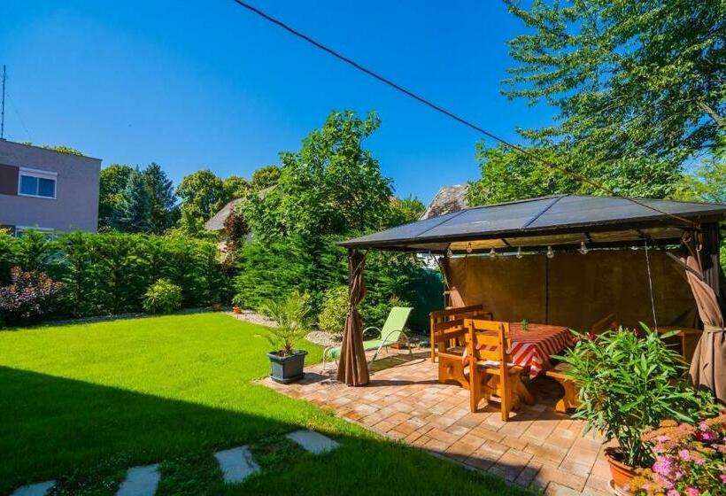 标准房带园景, Csini Vendégház