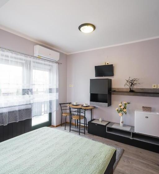 标准间带阳台, Csini Vendégház