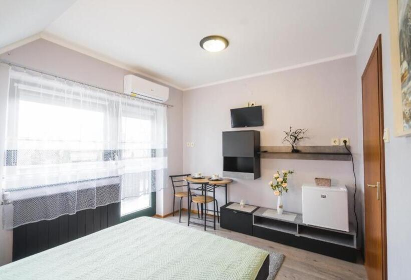 标准间带阳台, Csini Vendégház