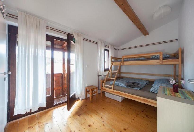 خانه 2 خوابه, Hostel Xaxid