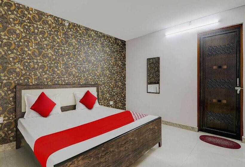 اتاق لوکس, Flagship Ck Inn Near Chaudhary Charan Singh International Airport