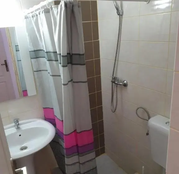 Quarto Triplo Standart, Vila 5