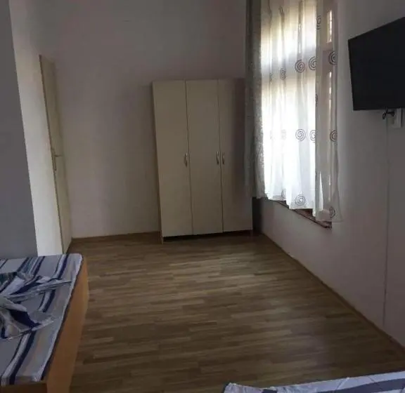 Quarto Quádruplo Standard, Vila 5