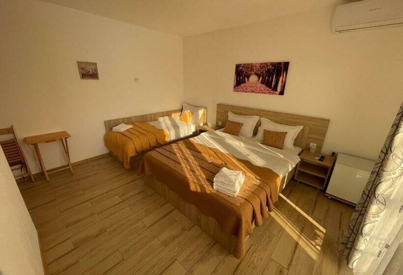 חדר סטנדרט לשלושה, Vila Lorena