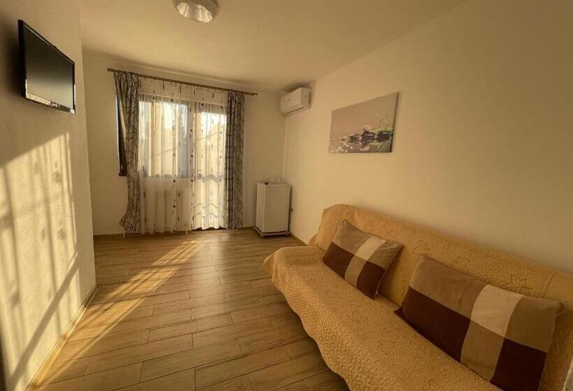 סוויטה משפחתית, Vila Lorena