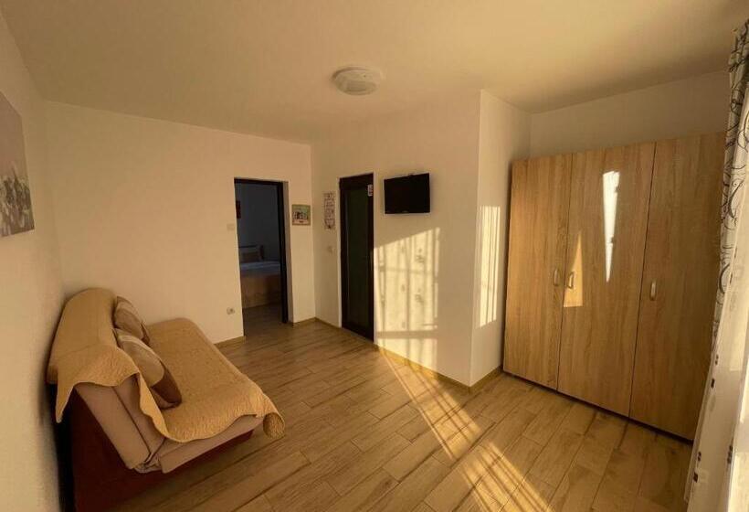 סוויטה משפחתית, Vila Lorena