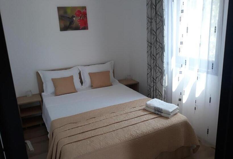 סוויטה משפחתית, Vila Lorena