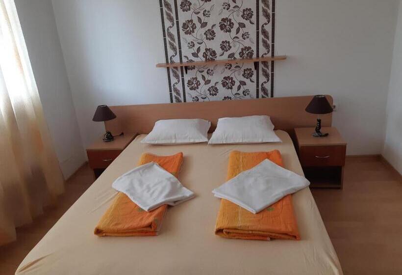 חדר סטנדרט עם מרפסת, къща за гости матеви