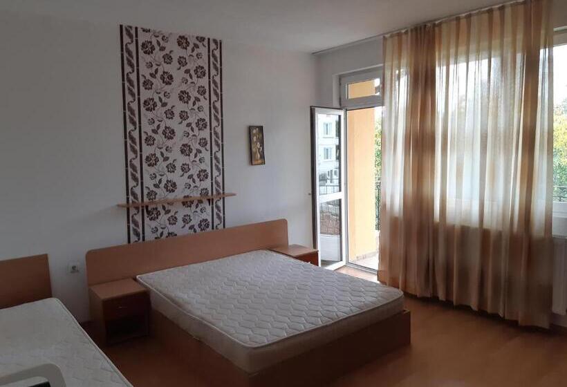 חדר סטנדרט לשלושה עם מרפסת, къща за гости матеви