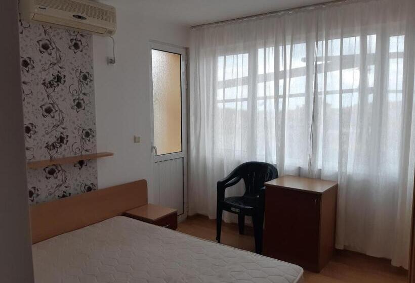 חדר סטנדרט לשלושה עם מרפסת, къща за гости матеви