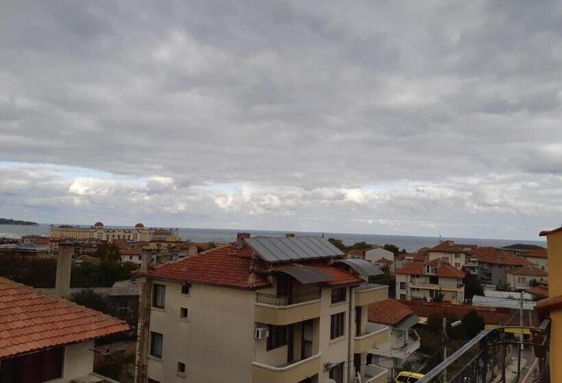 חדר סטנדרט לשלושה עם מרפסת, къща за гости матеви