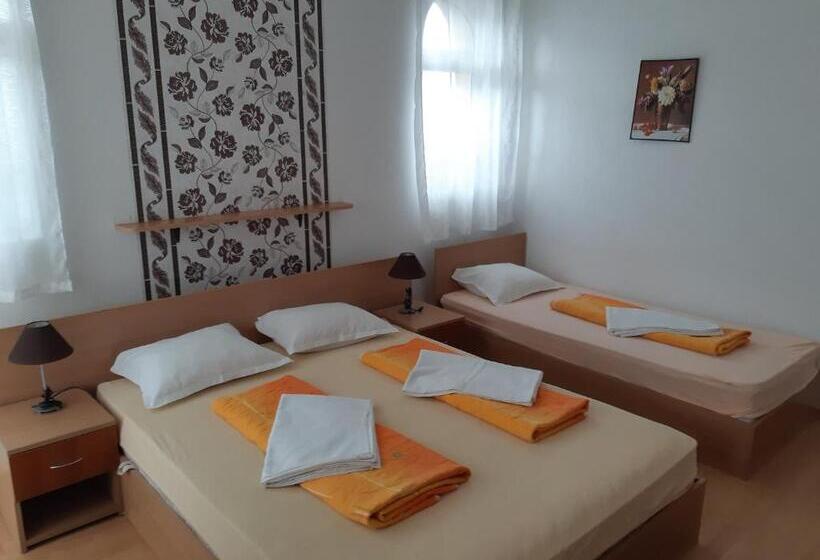 חדר סטנדרט לשלושה עם מרפסת, къща за гости матеви