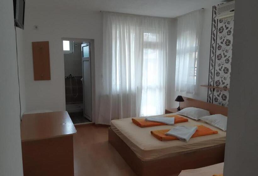 חדר סטנדרט לשלושה עם מרפסת, къща за гости матеви