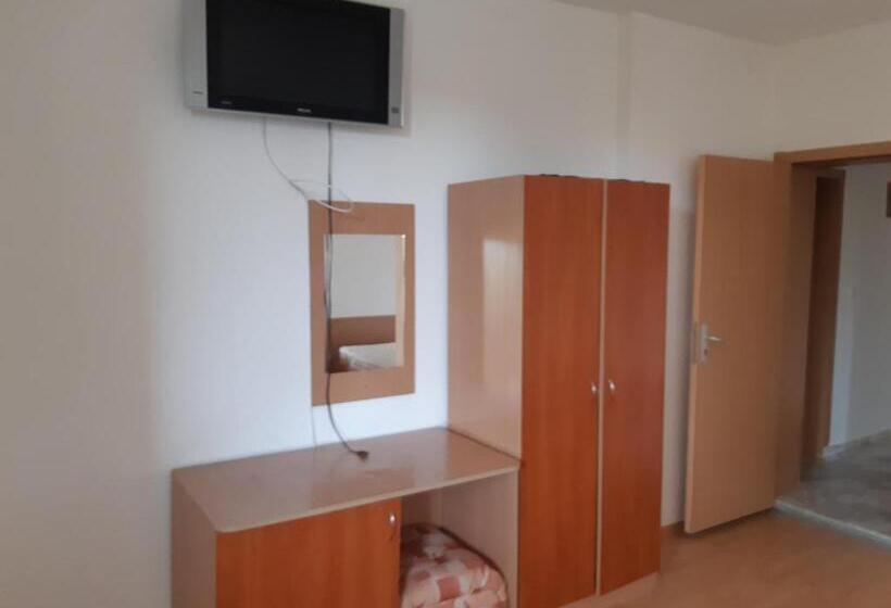 חדר סטנדרט לארבעה, къща за гости матеви