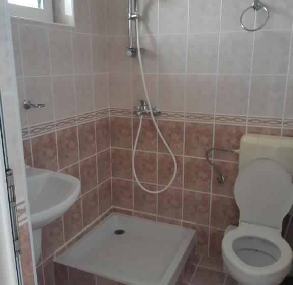 חדר סטנדרט לארבעה, къща за гости матеви