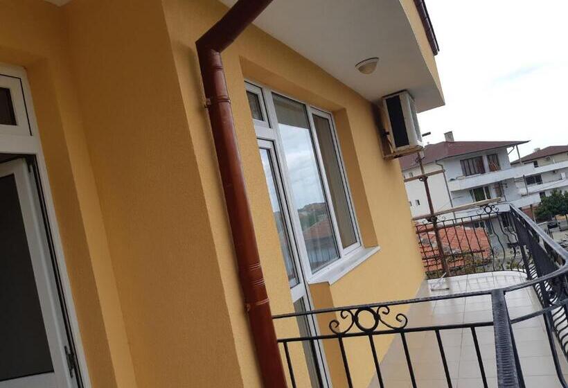 חדר סטנדרט לארבעה, къща за гости матеви