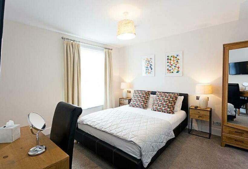 اتاق استاندارد با اتاق نشیمن, Andover House Hotel & Restaurant Adults Only