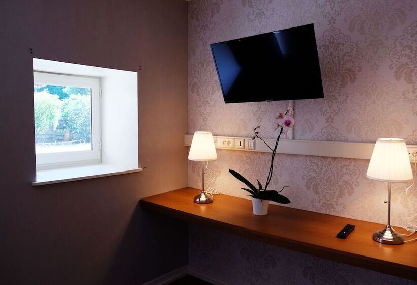 חדר סטנדרט מותאם לאדם עם מוגבלויות, Au Coq Dort Spa