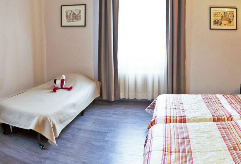 חדר סטנדרט לשלושה, Brit Hotel Grand Hotel Munster