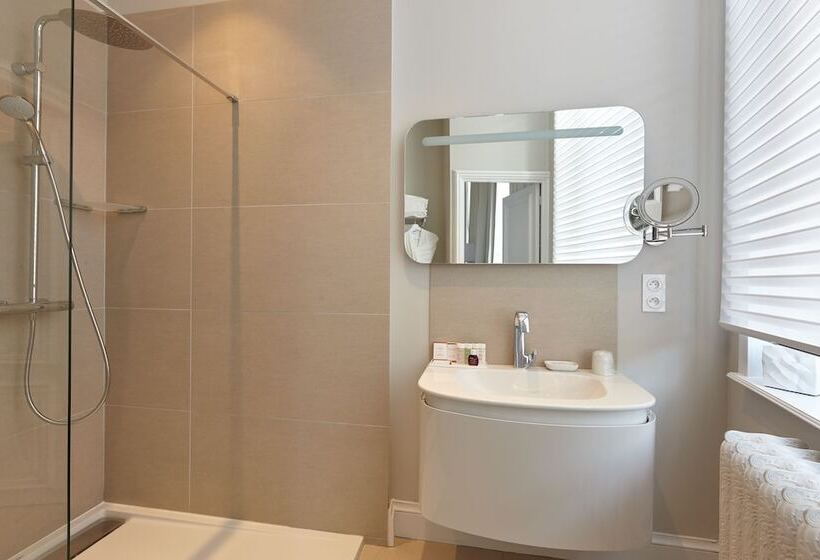 Номер Комфорт, Clarance Hotel Lille