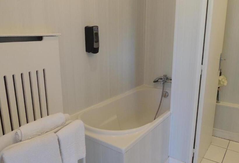 غرفة قياسية ثلاثية, Du Golf De Clécy