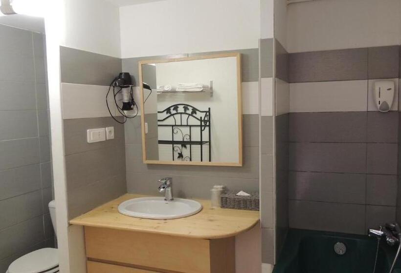 غرفة قياسية رباعية, Du Golf De Clécy