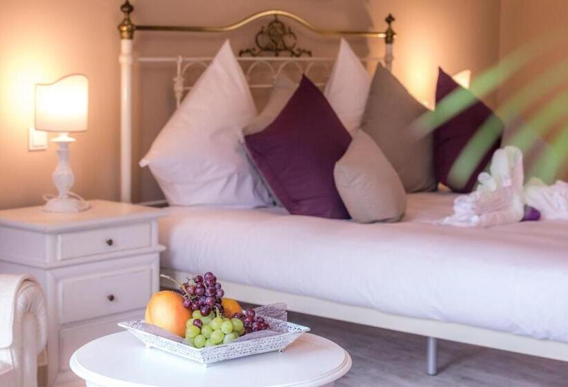 غرفة قياسية ثلاثية, Grande Albergo Giancarlo