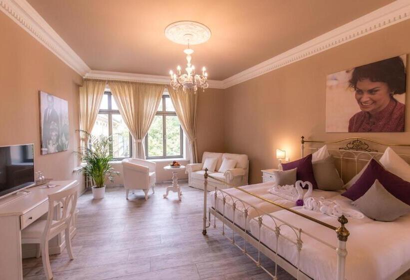 غرفة قياسية ثلاثية, Grande Albergo Giancarlo